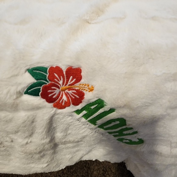 Minky‎ Couture Throw Blanket 64"×36" White Aloha Embroidery - Picture 2 of 6